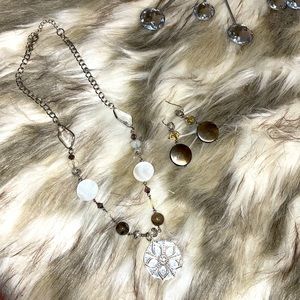 Earring and necklace set. Sand-dollar medallion